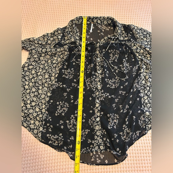 Free People “Serena” Black and Neutral Floral Print Sheer Top Size Large - Picture 3 of 12